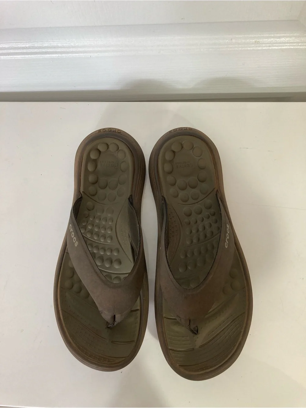 CROCS Sandals Men 11 Brown Flip-Flops Reviva Thong Song